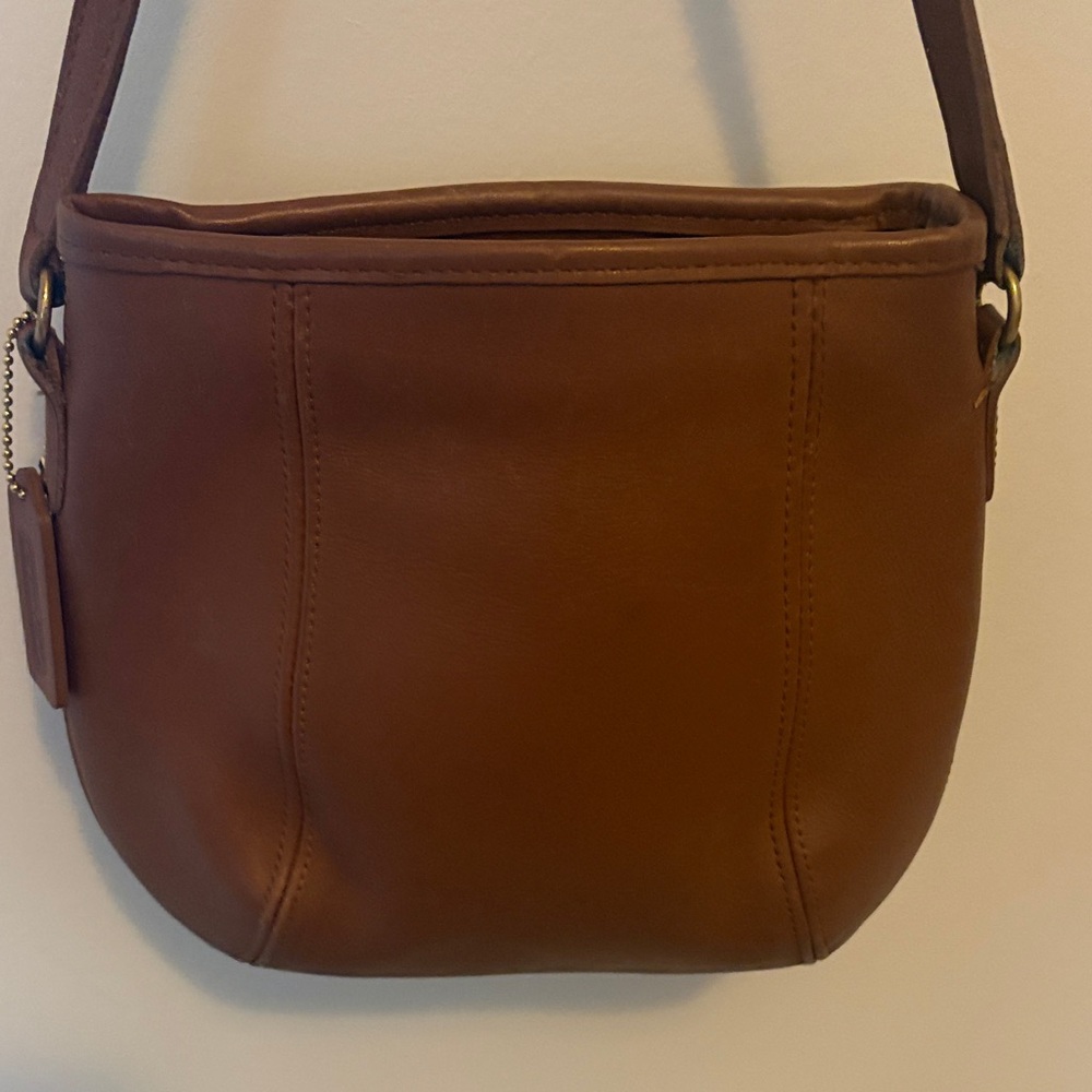 Classic Tan Leather Shoulder Bag